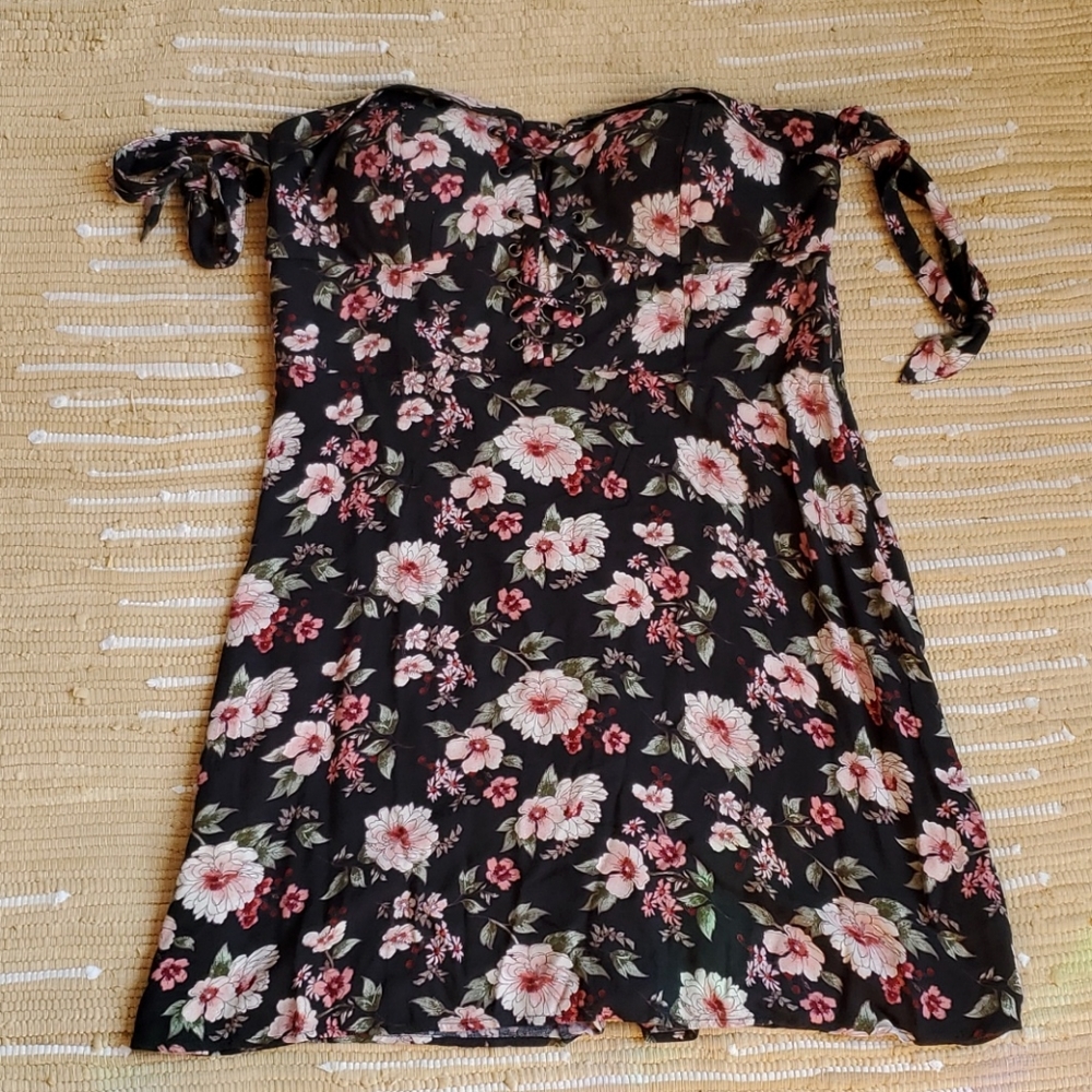 American Eagle off shoulder floral dress